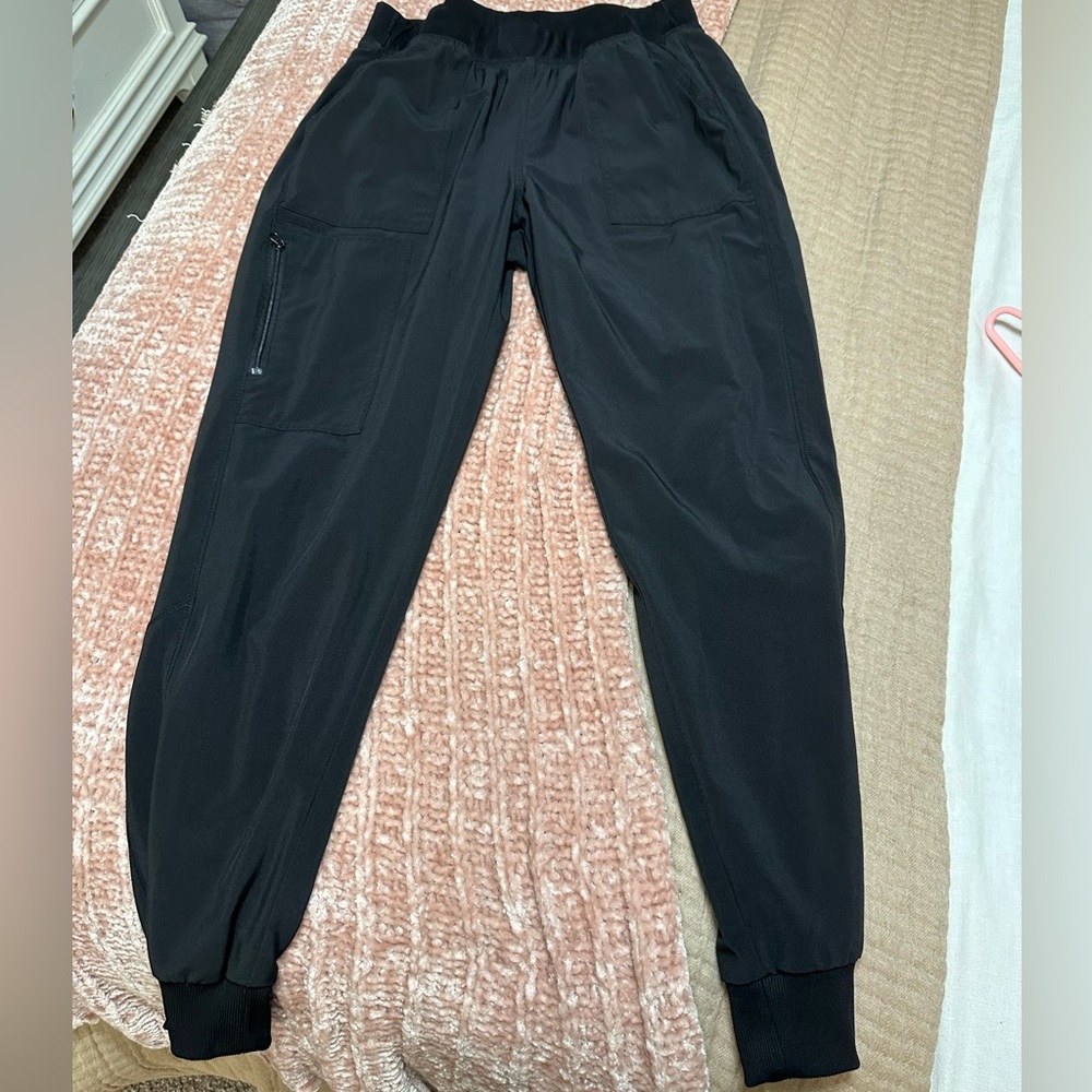 Black scrub joggers size medium. Super comfy